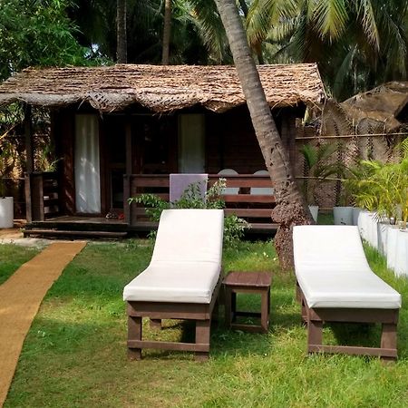 Mamagoa Beach Resort Mandrem Ngoại thất bức ảnh